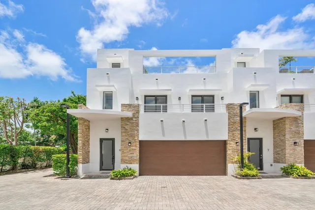 $1,650,000 | 3318 Day Avenue, Unit 6, Miami, FL 33133