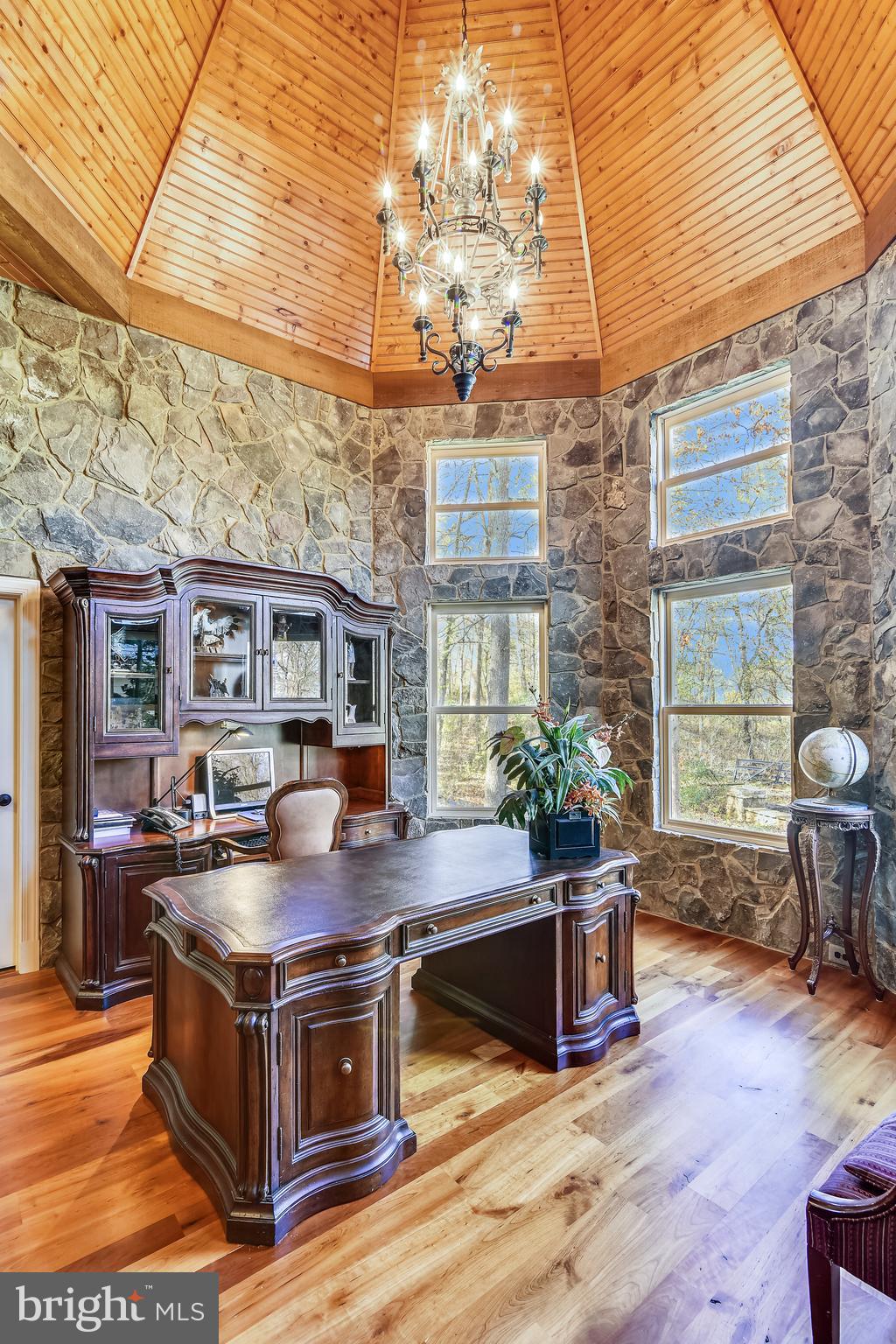 38283 Hughesville Road Leesburg, VA 20175 - Photo 17 of 77 Turret shaped office