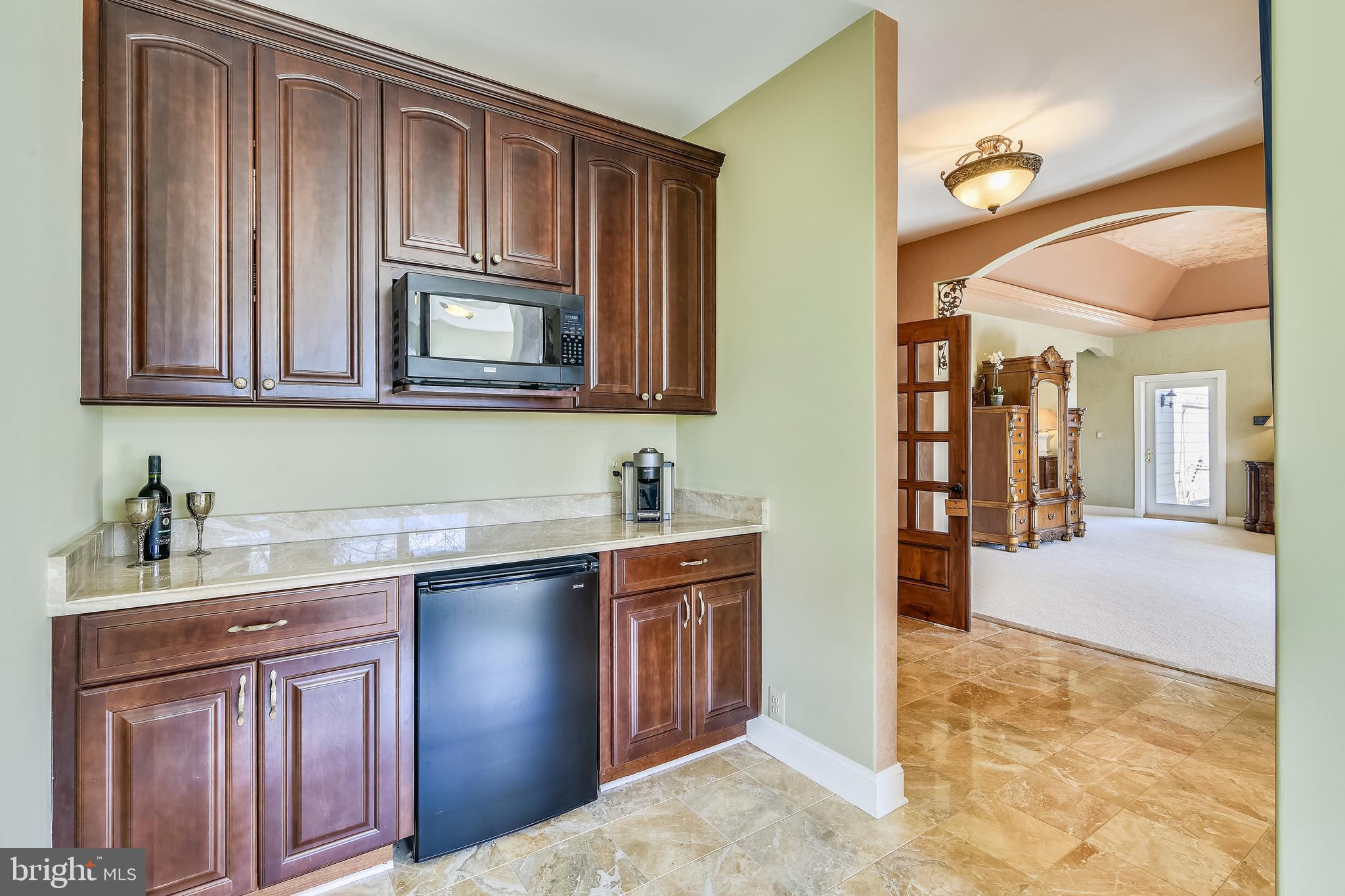 38283 Hughesville Road Leesburg, VA 20175 - Photo 27 of 77 Coffee bar in Owner's suite