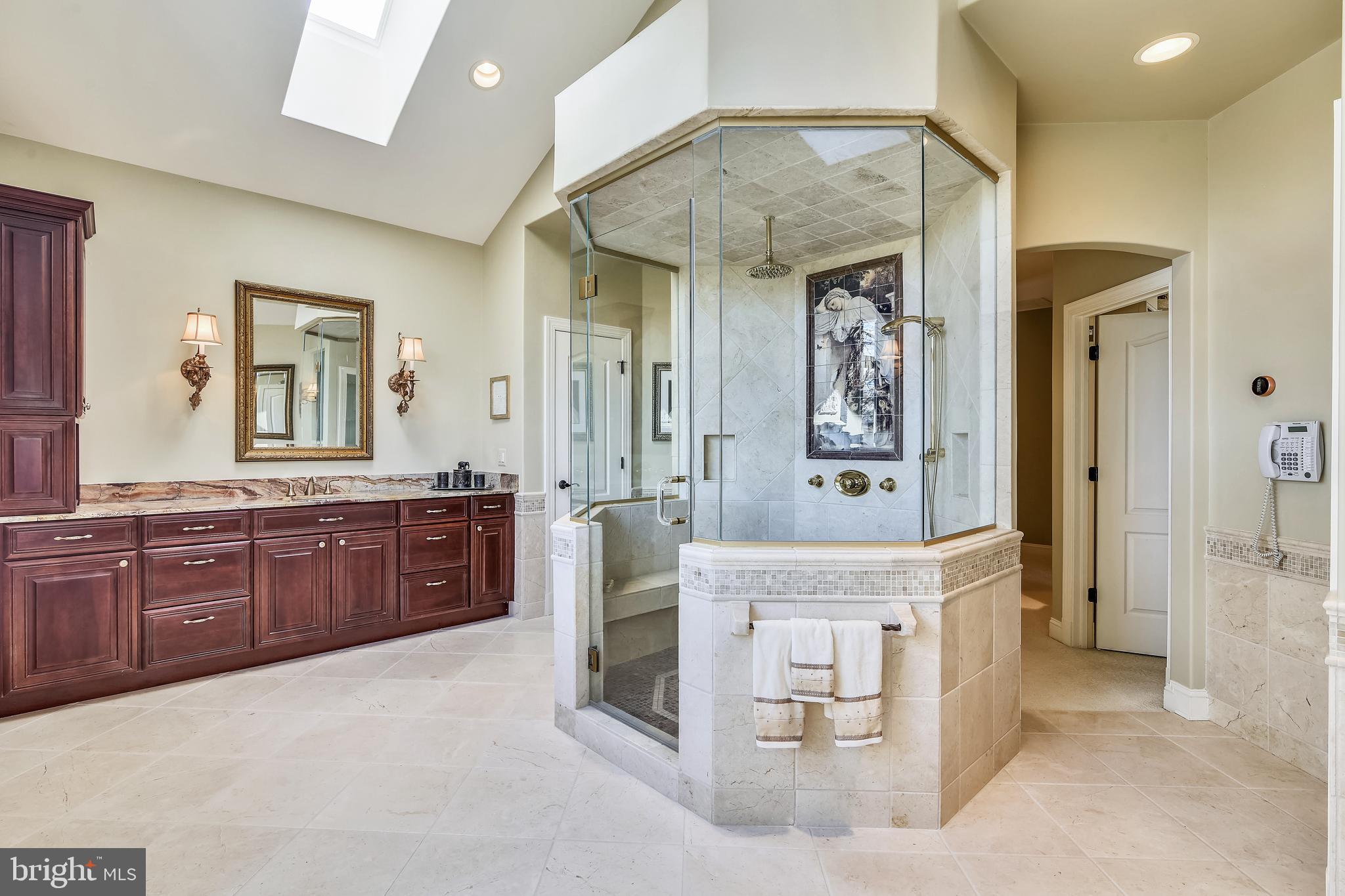 38283 Hughesville Road Leesburg, VA 20175 - Photo 28 of 77 Owner's bathroom