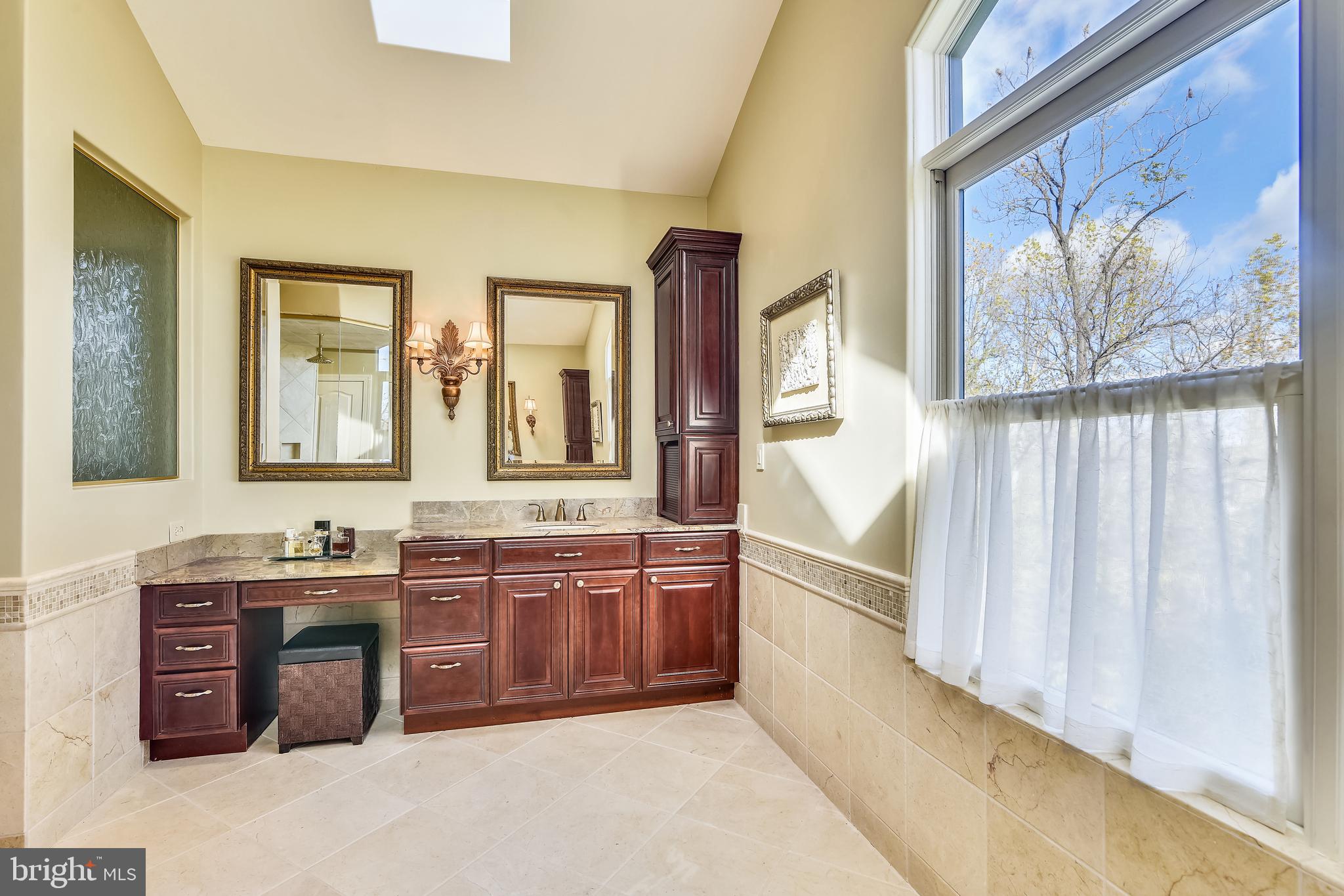 38283 Hughesville Road Leesburg, VA 20175 - Photo 29 of 77 Owner's bathroom