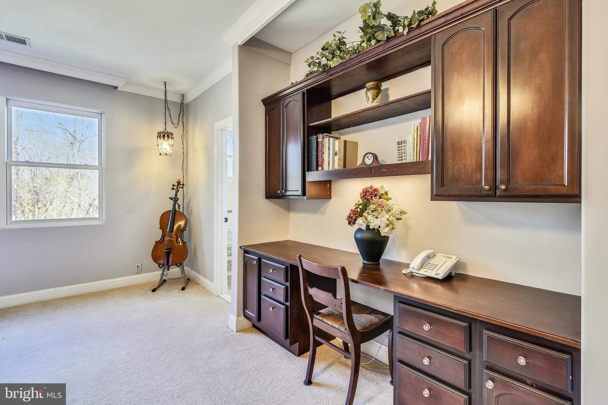 38283 Hughesville Road Leesburg, VA 20175 - Photo 36 of 77 Built in desk in bedroom 3