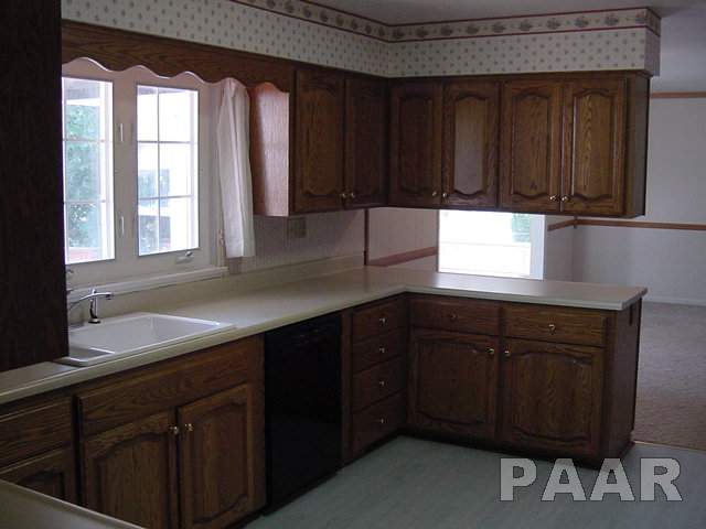 2116 West Kennard Road Peoria, IL 61614 - Photo 8 of 15 Gallery Image 8