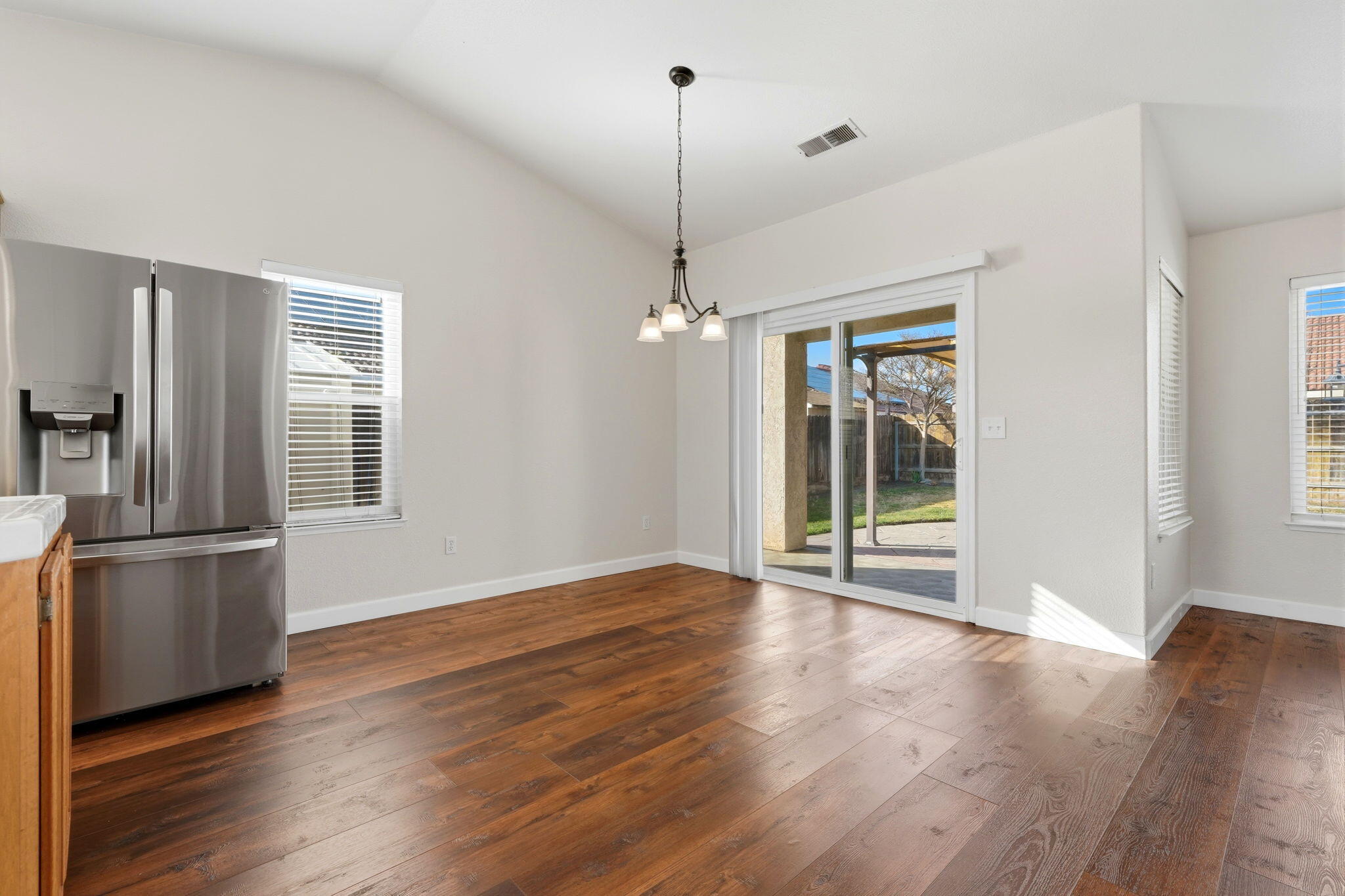 952 Scotland Street Lemoore, CA 93245 - Photo 28 of 53 Dining Area