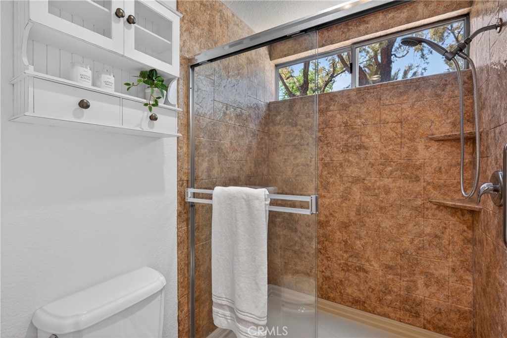 11562 Chadwick Road Corona, CA 92878 - Photo 14 of 39 Primary Bathroom