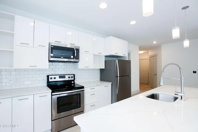 $2,694 | 25 Whistler Court, Unit 303, Saratoga Springs, NY 12866