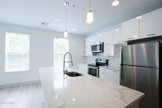 $2,694 | 25 Whistler Court, Unit 303, Saratoga Springs, NY 12866