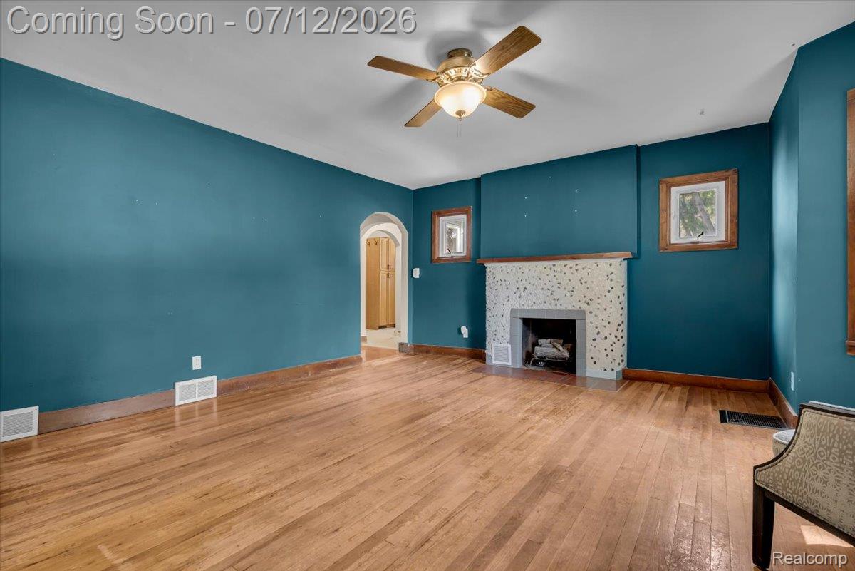 624 North Prospect Road Ypsilanti, MI 48198 - Photo 5 of 28 Spacious room featuring wood-finish flooring and a ceiling fan with integrated lighting