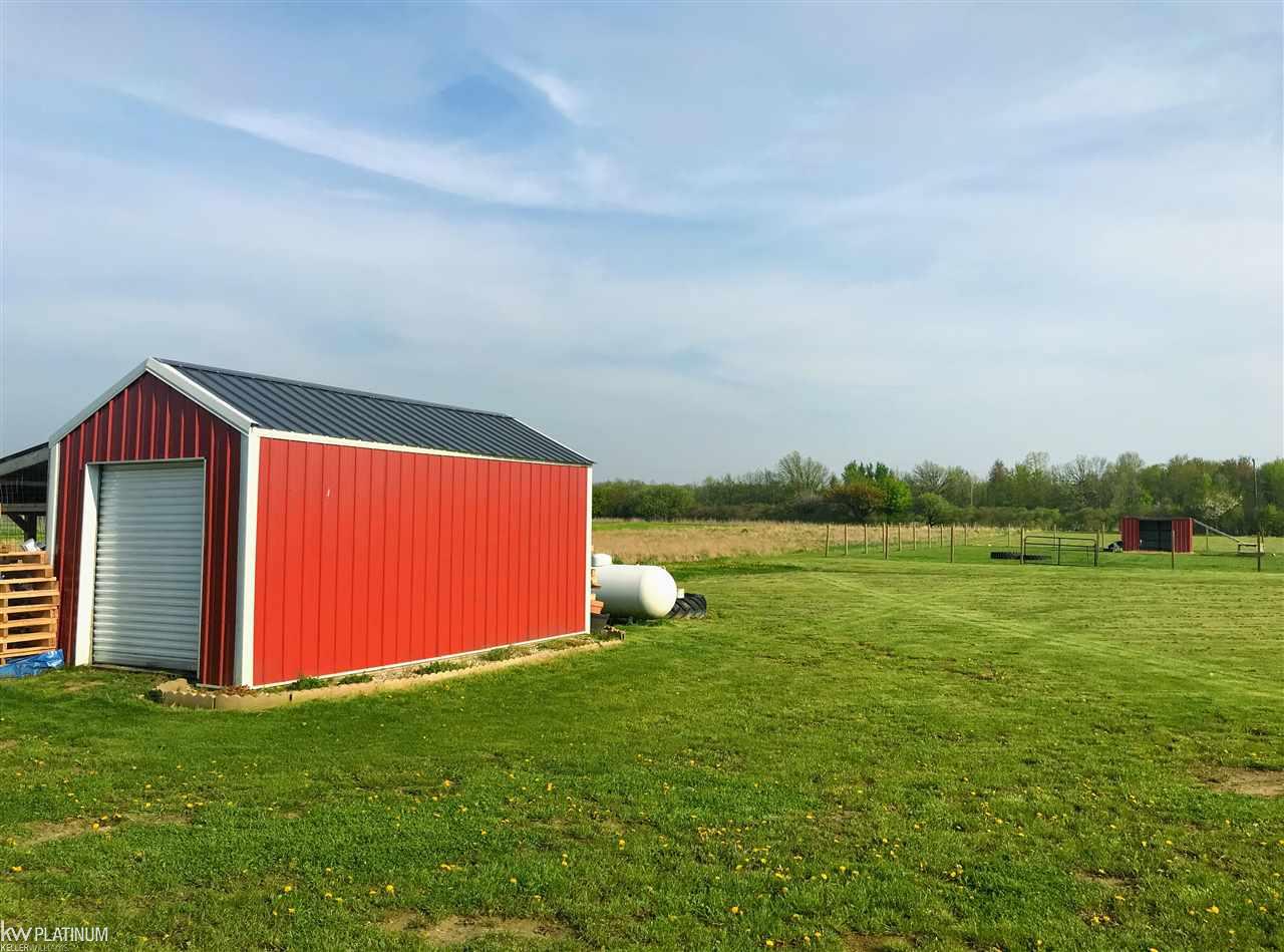 13447 Hunt Road Memphis, MI 48041 - Photo 7 of 38 31395162-6.JPG