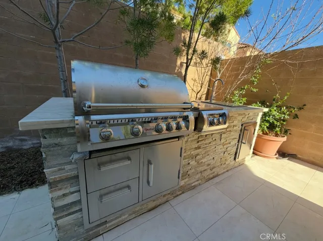 a view of entryway with outdoor area