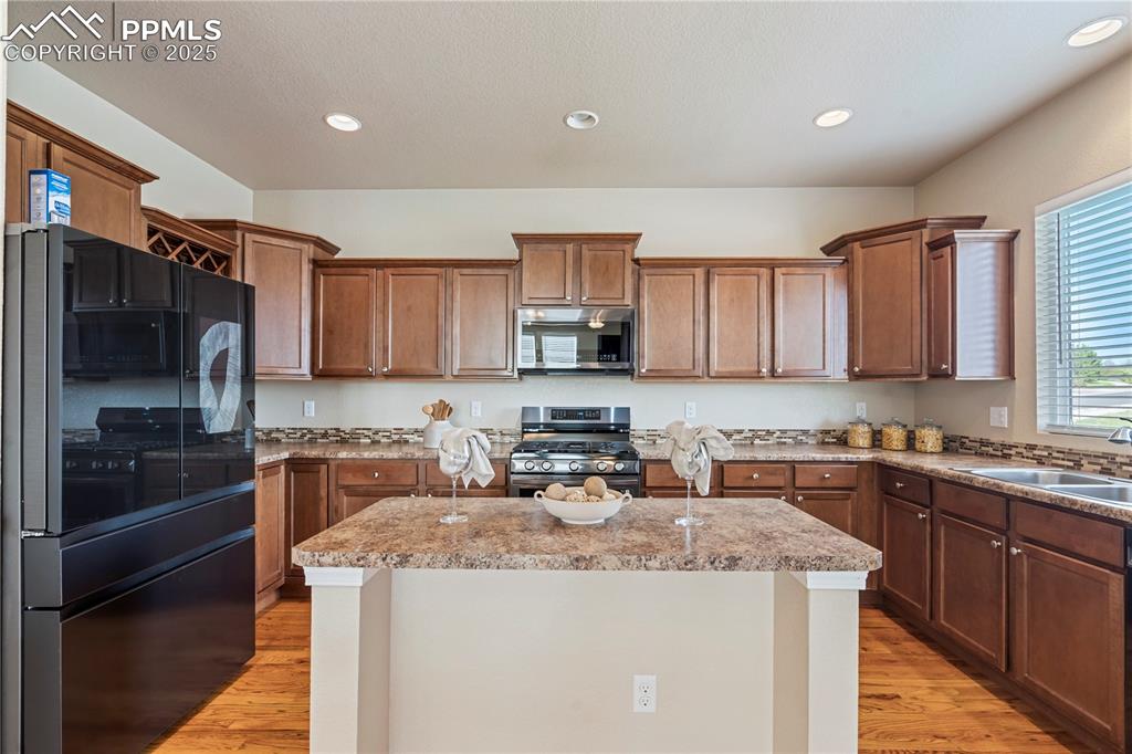 11574 Wildwood Ridge Drive Colorado Springs, CO 80921 - Photo 4 of 37
