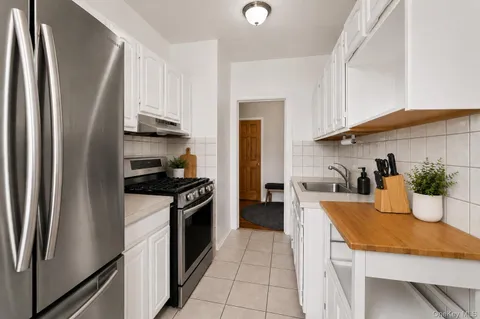 $235,000 | 472 Gramatan Avenue, Unit CC3 BLDG 6, Mount Vernon, NY 10552