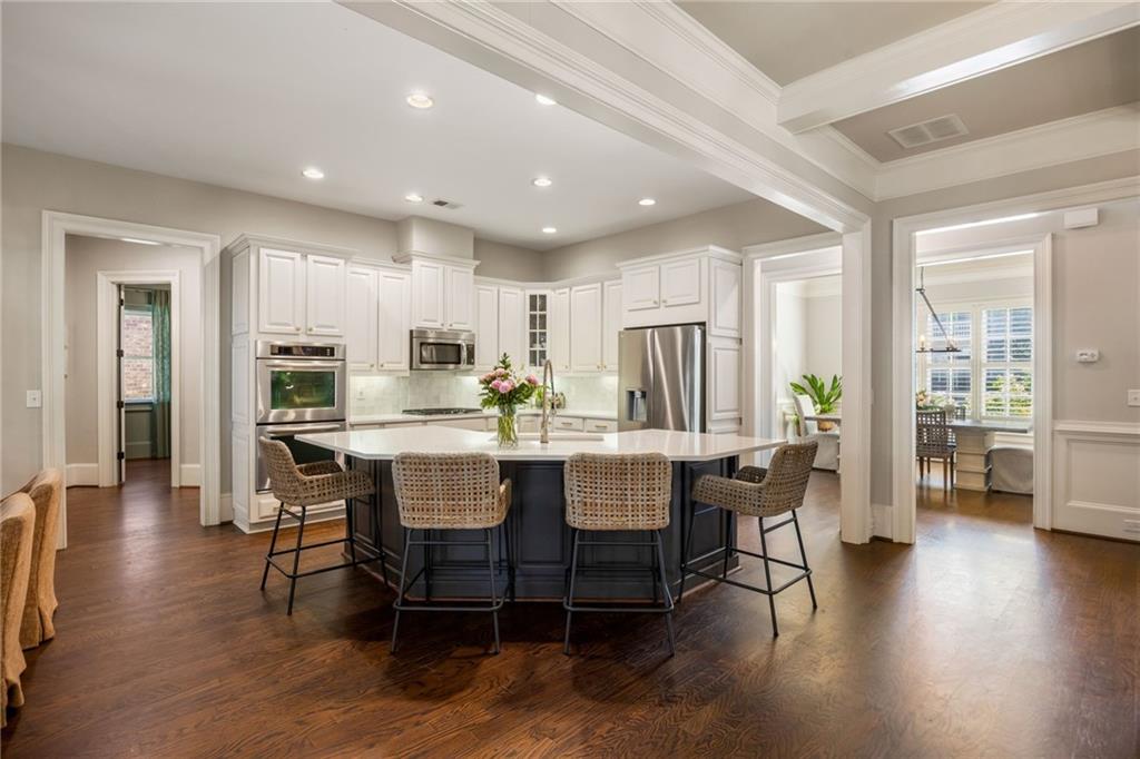 320 Valley Brook Way Atlanta, GA 30342 - Photo 4 of 38