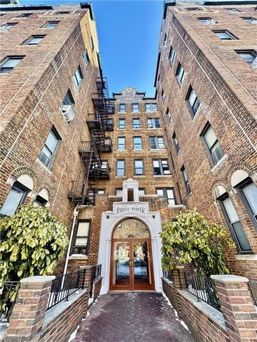 $350,000 | 7501 Ridge Boulevard, Unit 2E | Bay Ridge