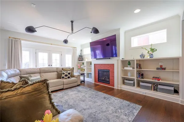 $975,000 | 716 West 45th Street, Kansas City, MO 64111