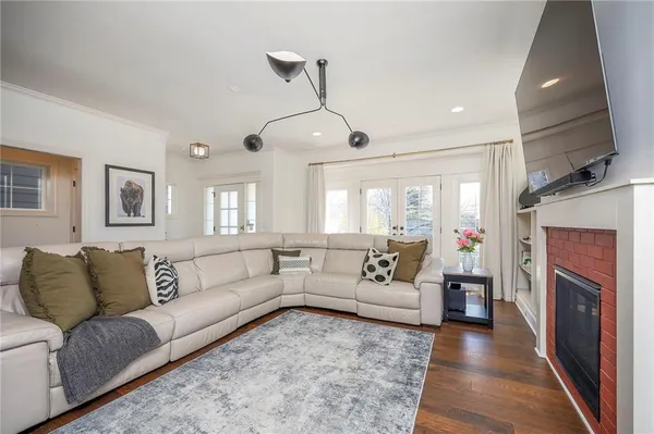 $975,000 | 716 West 45th Street, Kansas City, MO 64111
