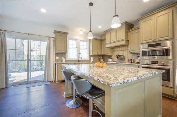 $975,000 | 716 West 45th Street, Kansas City, MO 64111