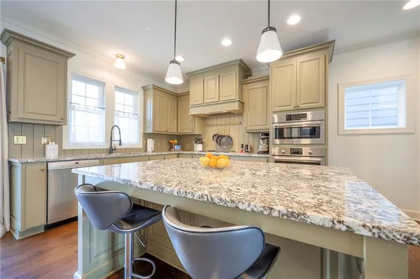 $975,000 | 716 West 45th Street, Kansas City, MO 64111