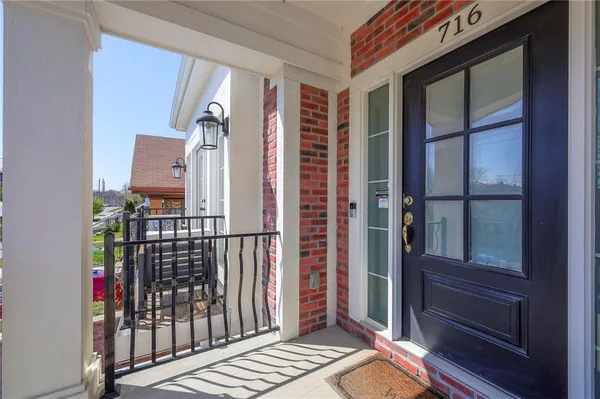 $975,000 | 716 West 45th Street, Kansas City, MO 64111