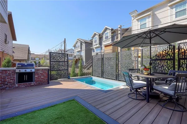 $975,000 | 716 West 45th Street, Kansas City, MO 64111
