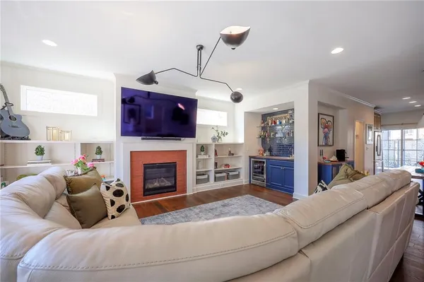 $975,000 | 716 West 45th Street, Kansas City, MO 64111