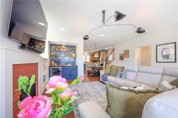 $975,000 | 716 West 45th Street, Kansas City, MO 64111