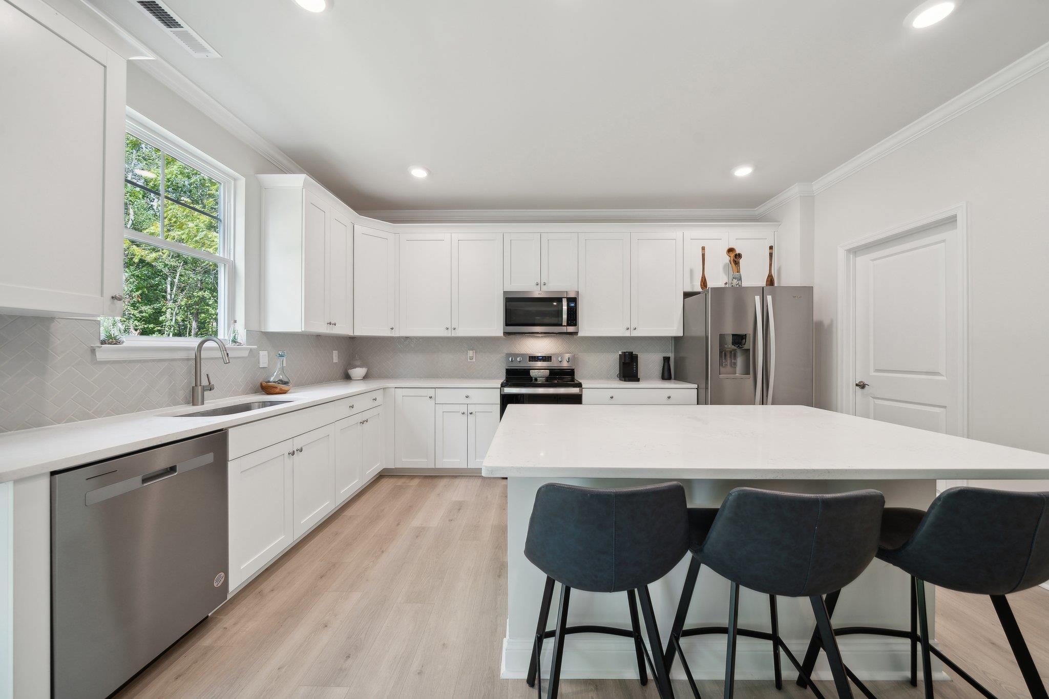 172 Liberty Lane Keswick, VA 22947 - Photo 7 of 21 a large kitchen with a table chairs refrigerator and microwave