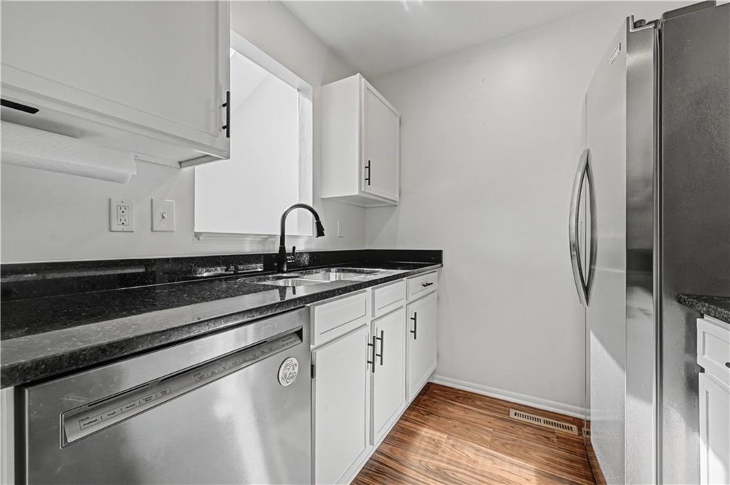 10952 Bradshaw Street Overland Park, KS 66210 - Photo 12 of 28