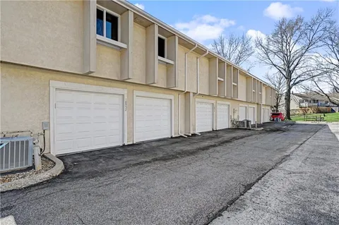 $249,900 | 10952 Bradshaw Street, Overland Park, KS 66210