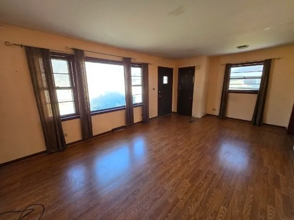 $315,000 | 33 West 55th Street, Westmont, IL 60559