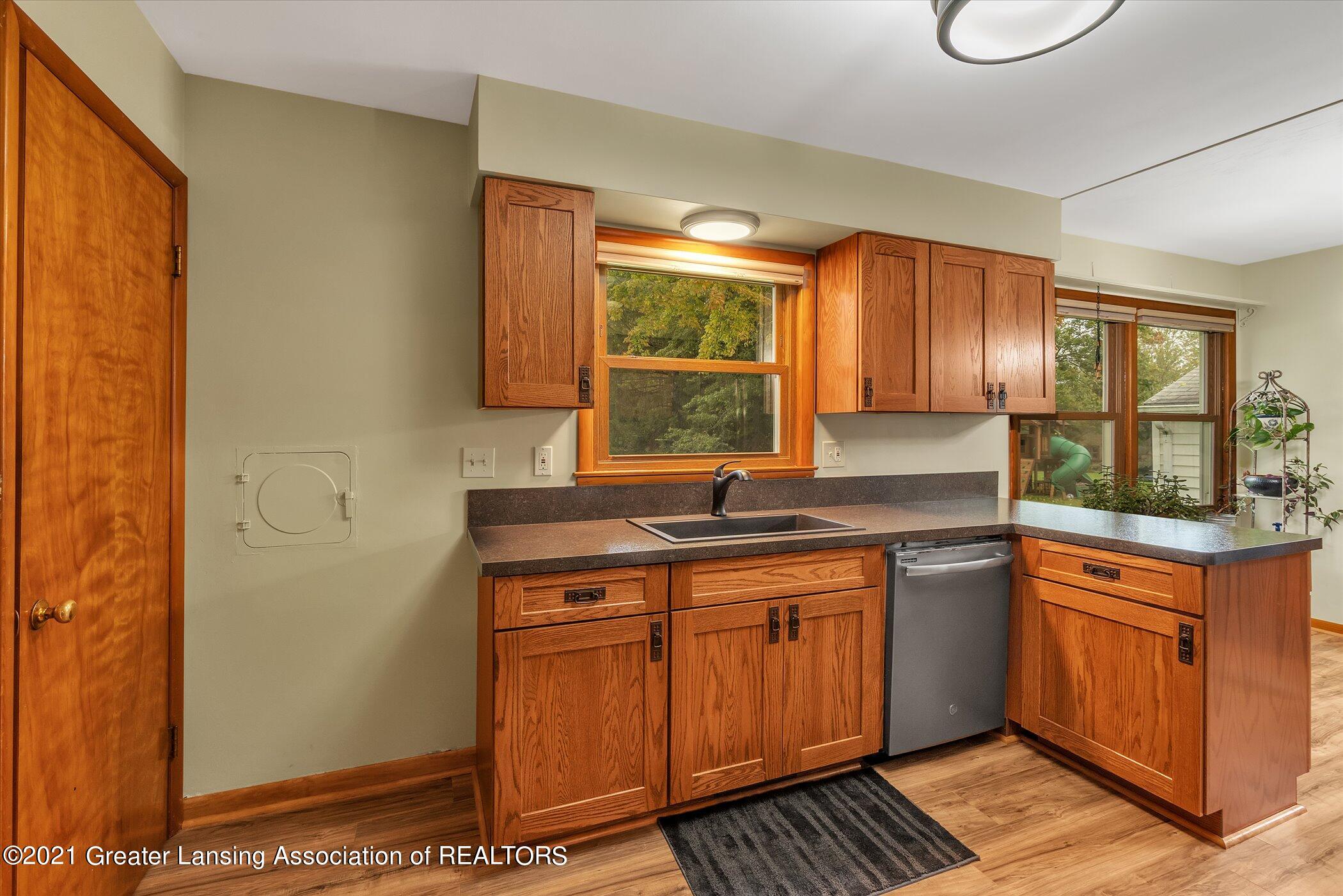 2204 Raby Road East Lansing, MI 48823 - Photo 11 of 37 11-2204 Raby Rd-Windowstill Real Estate