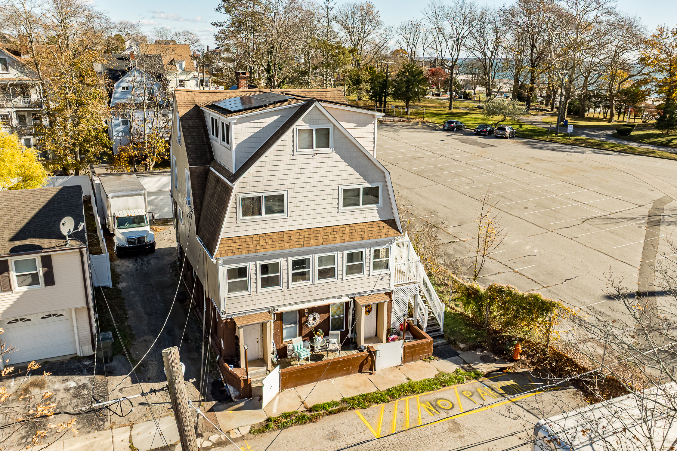 41 Stuart Avenue New London, CT 06320 - Photo 4 of 13 a view of a white building among the street with palm trees