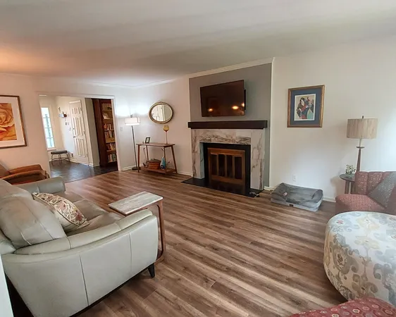 $489,000 | 1027 West Shaker Circle, Mequon, WI 53092