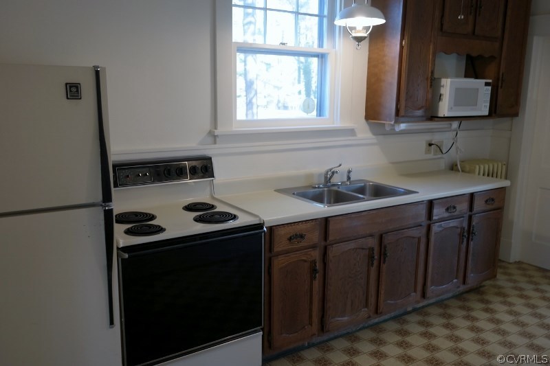6529 Hopkins Road North Chesterfield, VA 23234 - Photo 7 of 24 a kitchen with a sink stove and cabinets