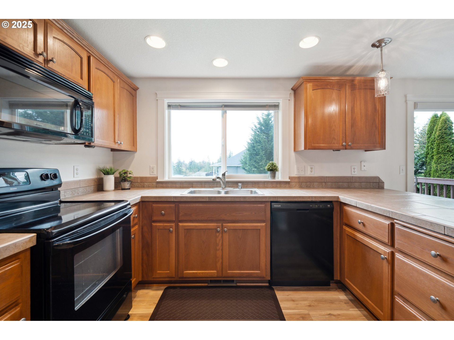 3325 Columbia Heights Road Longview, WA 98632 - Photo 11 of 47 Gallery Image 11