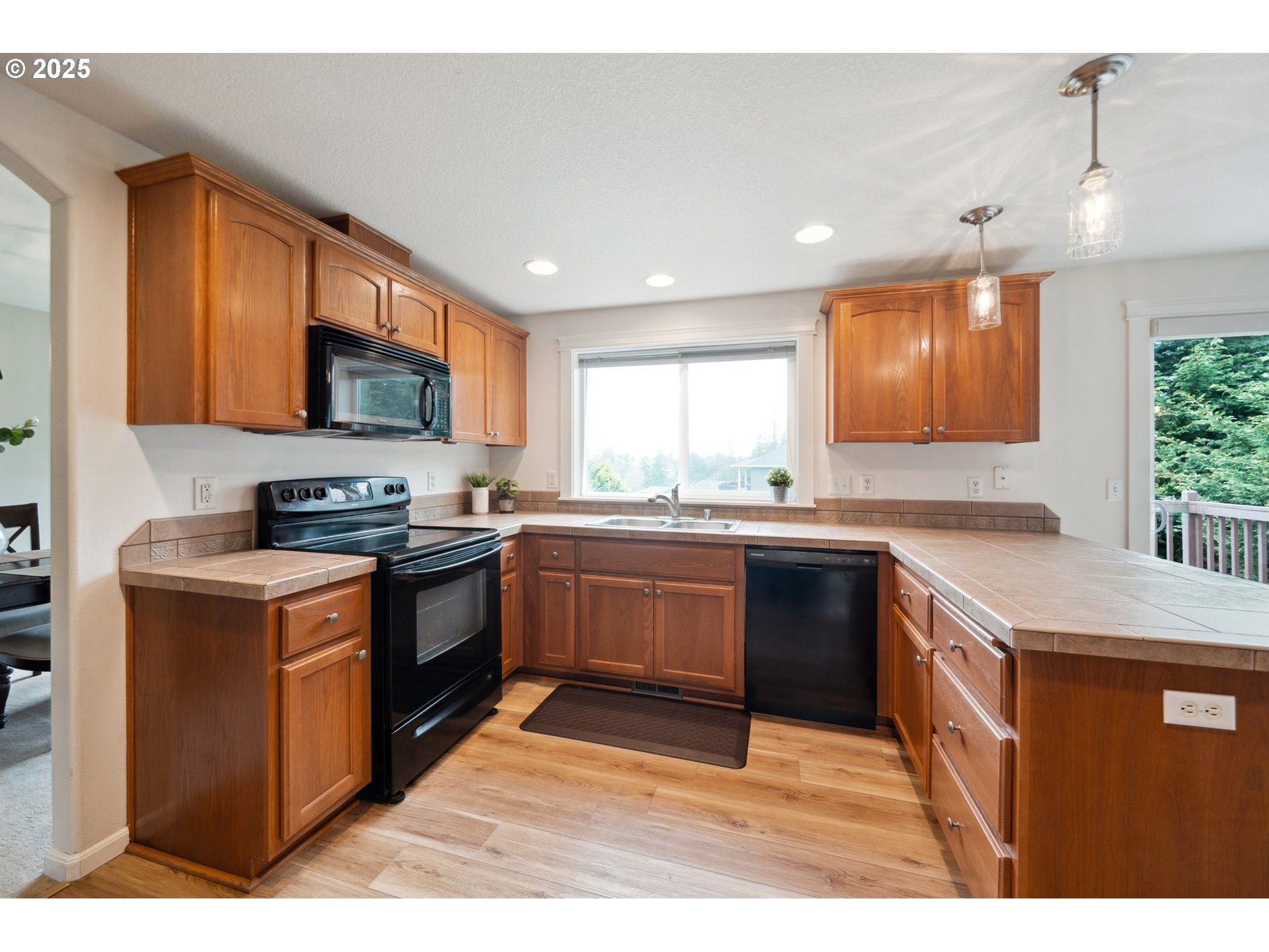 3325 Columbia Heights Road Longview, WA 98632 - Photo 10 of 47 Gallery Image 10