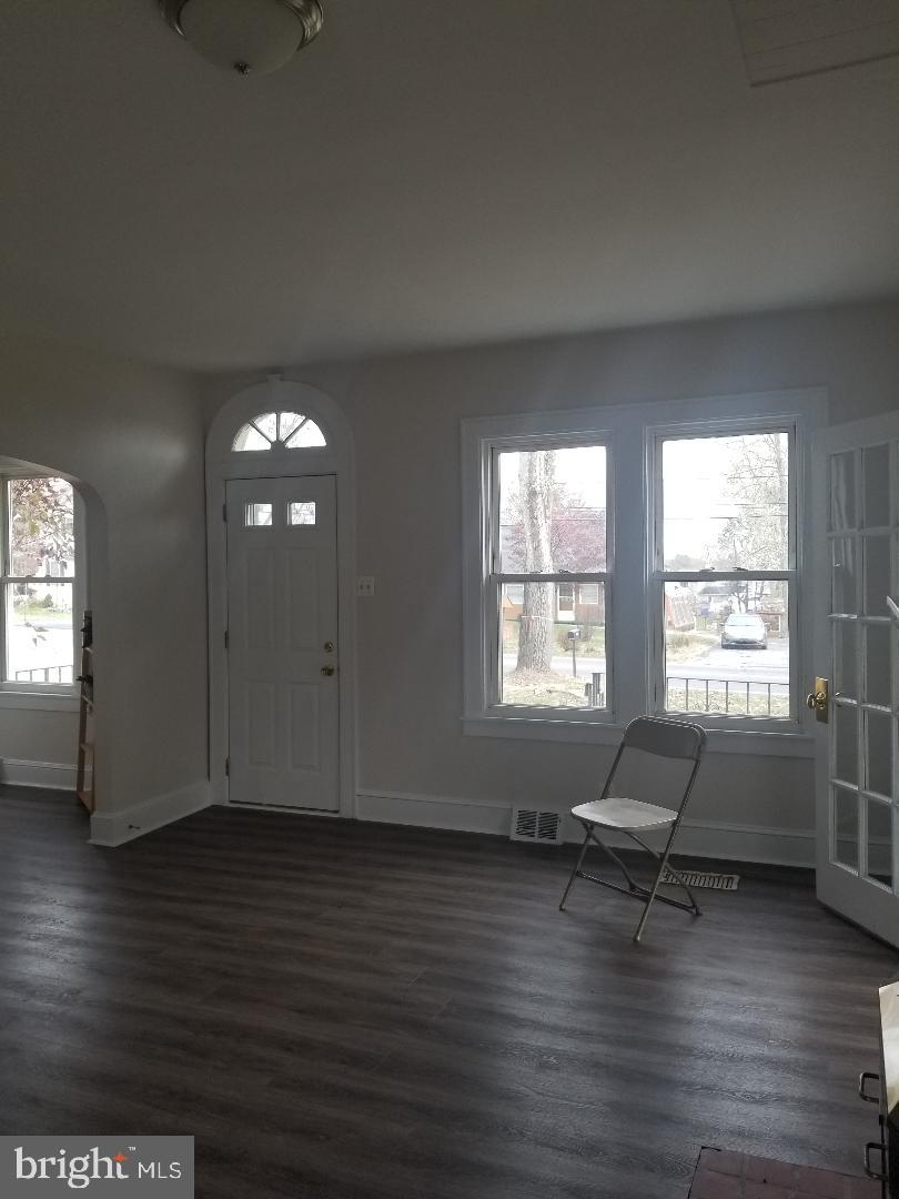 233 Lenni Road Media, PA 19063 - Photo 2 of 16 Front of Living room