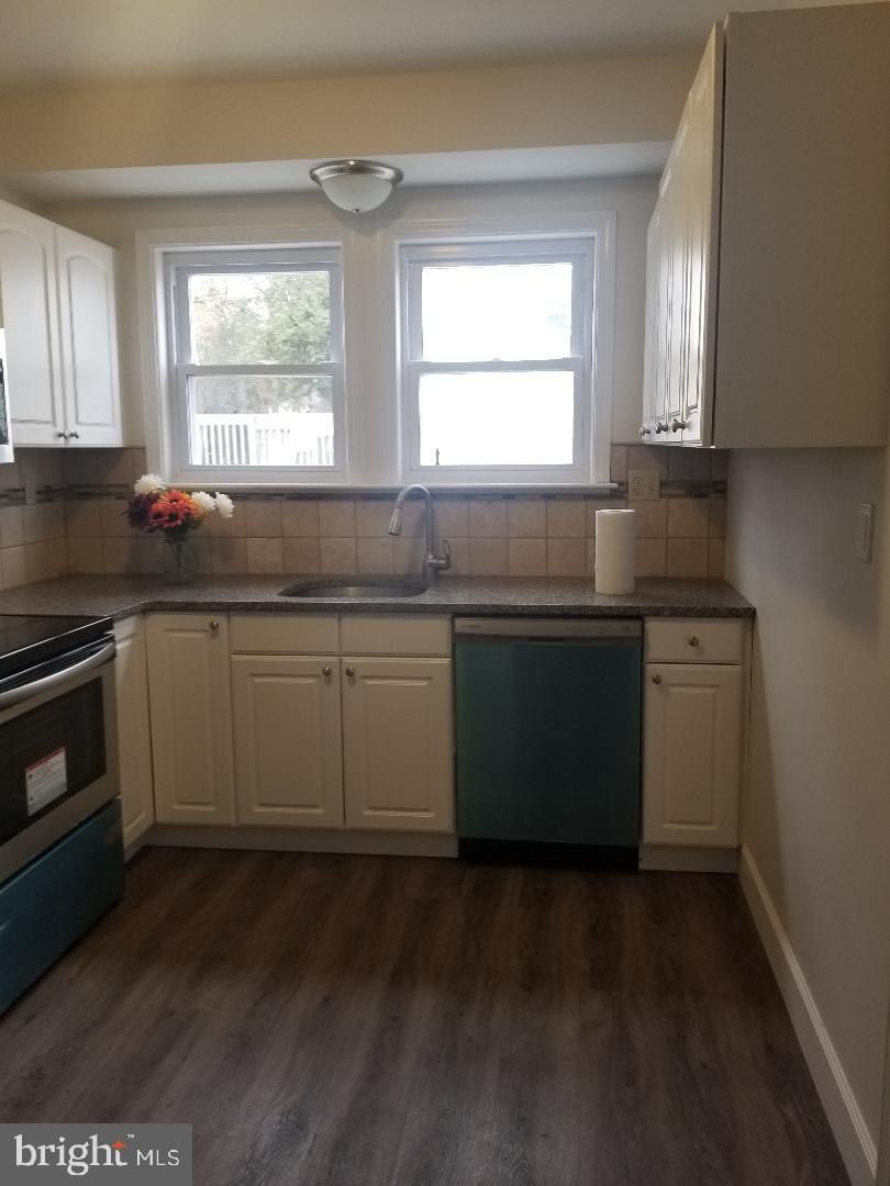 233 Lenni Road Media, PA 19063 - Photo 13 of 16 Kitchen