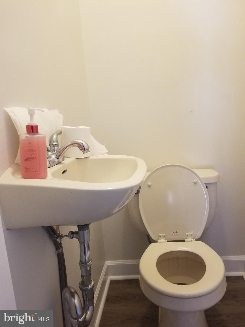 233 Lenni Road Media, PA 19063 - Photo 15 of 16 Powder room (downstairs)