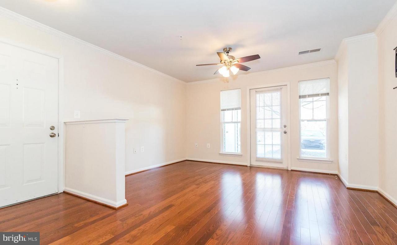 1516 North Point Drive, Unit 2 Reston, VA 20194 - Photo 3 of 17 Gallery Image 3
