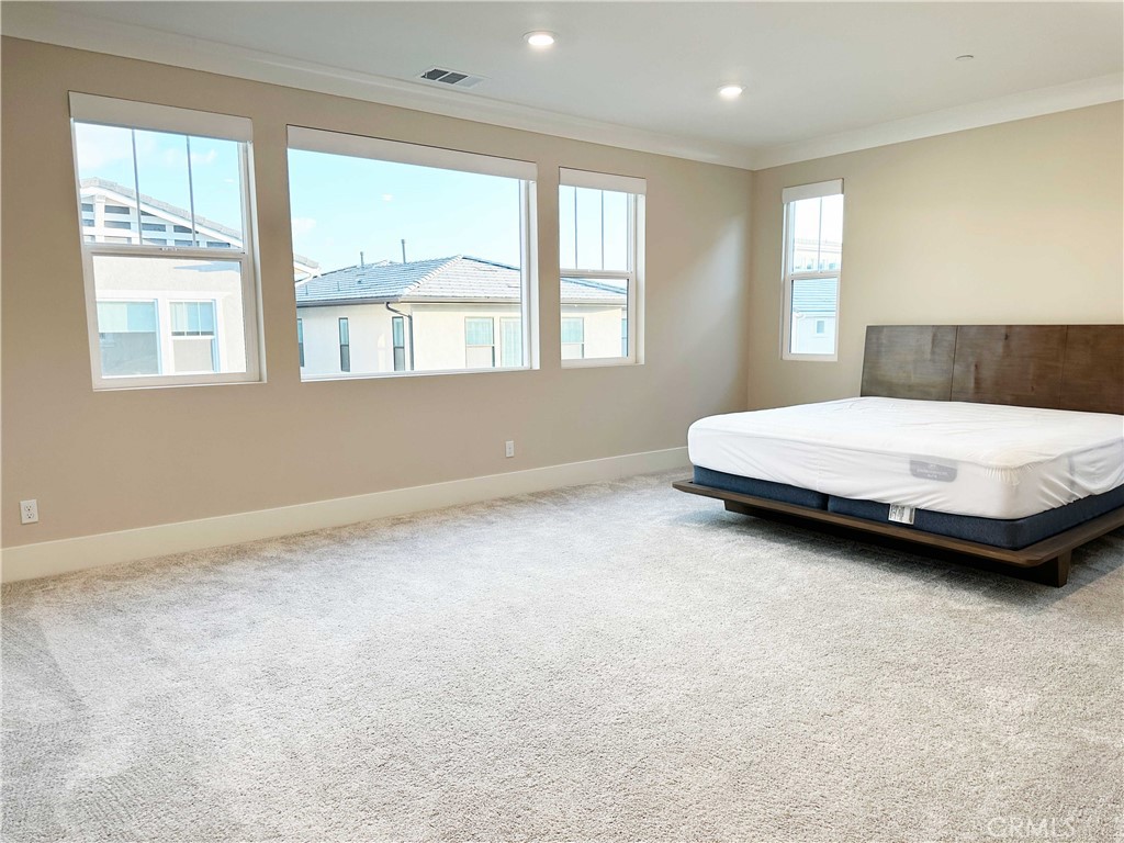 58 Ray Irvine, CA 92618 - Photo 21 of 35 a room with a bed and a window