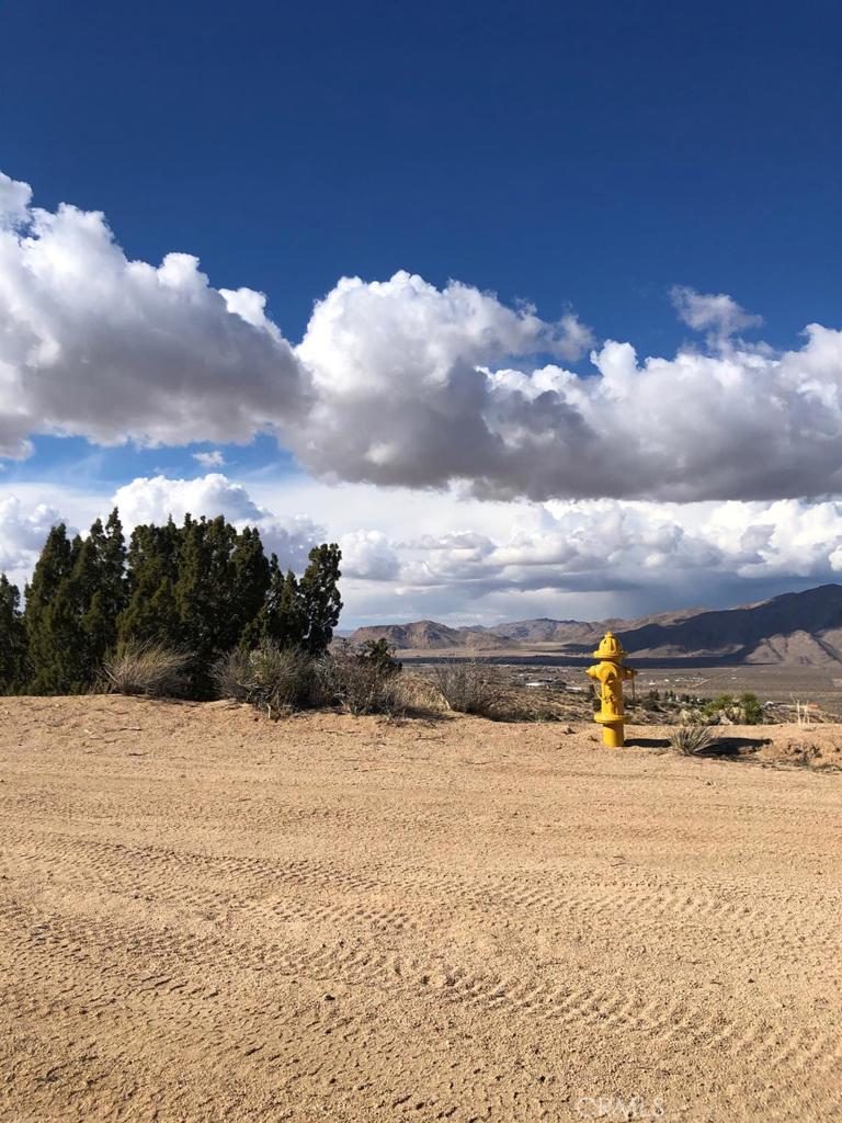 26637 Santa Rosa Road Apple Valley, CA 92308 - Photo 7 of 16 a view of lake view and mountain
