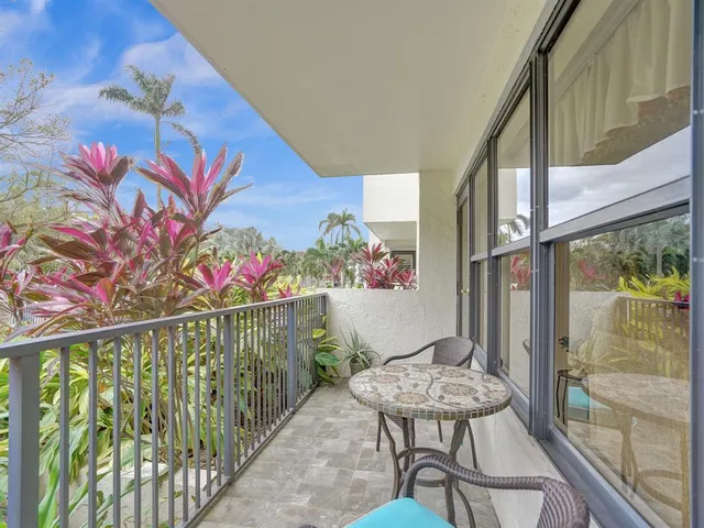 $3,000 | 3200 Port Royale Drive North, Unit 208, Fort Lauderdale, FL 33308