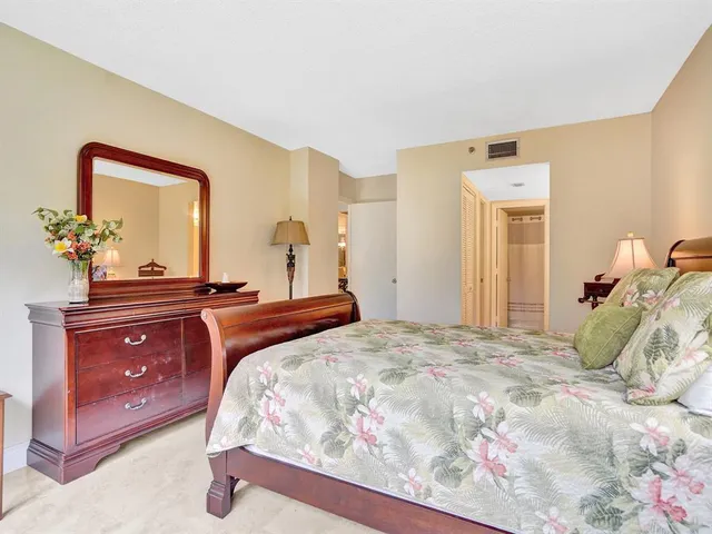 $3,000 | 3200 Port Royale Drive North, Unit 208, Fort Lauderdale, FL 33308