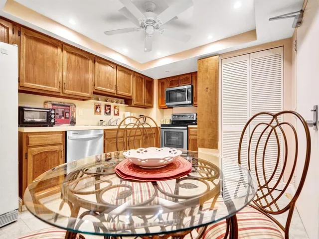 $3,000 | 3200 Port Royale Drive North, Unit 208, Fort Lauderdale, FL 33308