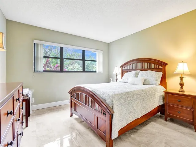 $3,000 | 3200 Port Royale Drive North, Unit 208, Fort Lauderdale, FL 33308