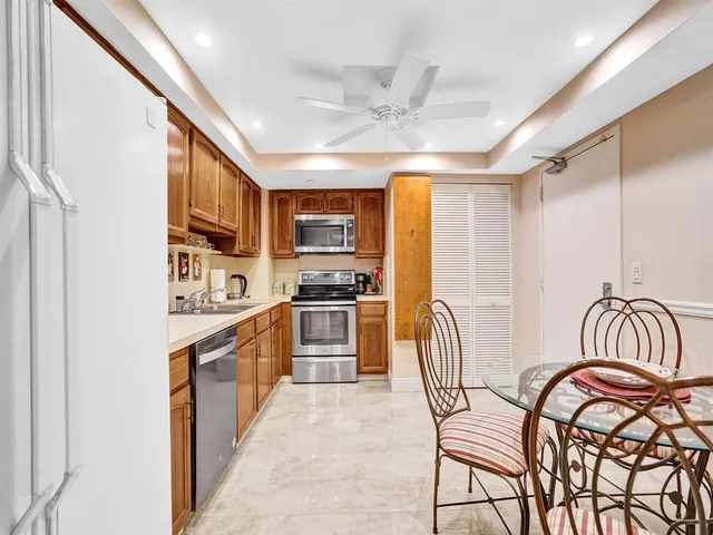 $3,000 | 3200 Port Royale Drive North, Unit 208, Fort Lauderdale, FL 33308