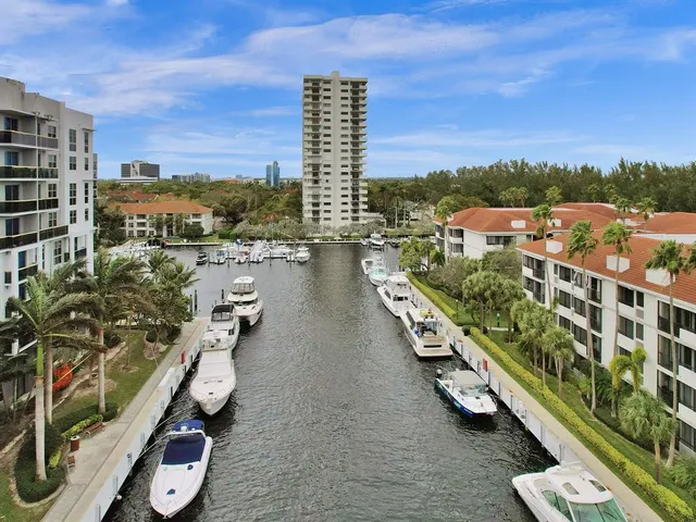 $3,000 | 3200 Port Royale Drive North, Unit 208, Fort Lauderdale, FL 33308