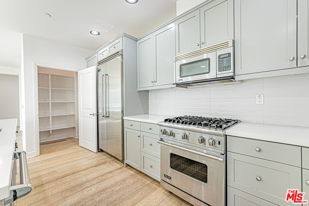 12883 West Runway Road, Unit 2 Playa Vista, CA 90094 - Photo 11 of 61