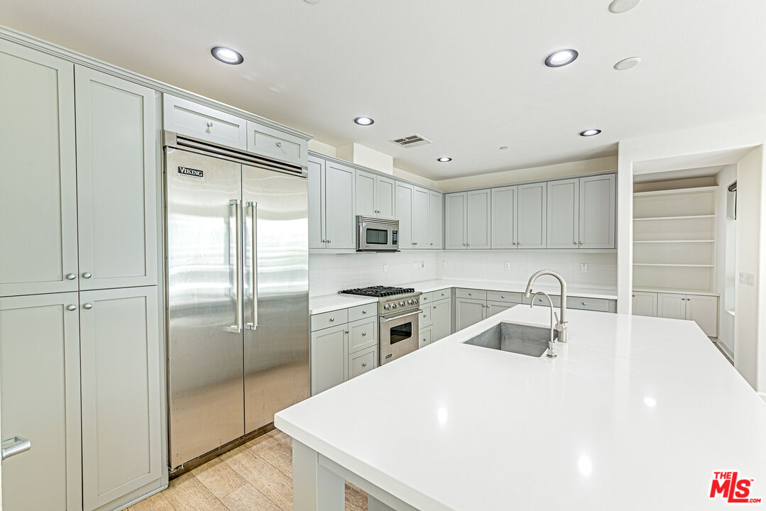 12883 West Runway Road, Unit 2 Playa Vista, CA 90094 - Photo 12 of 61